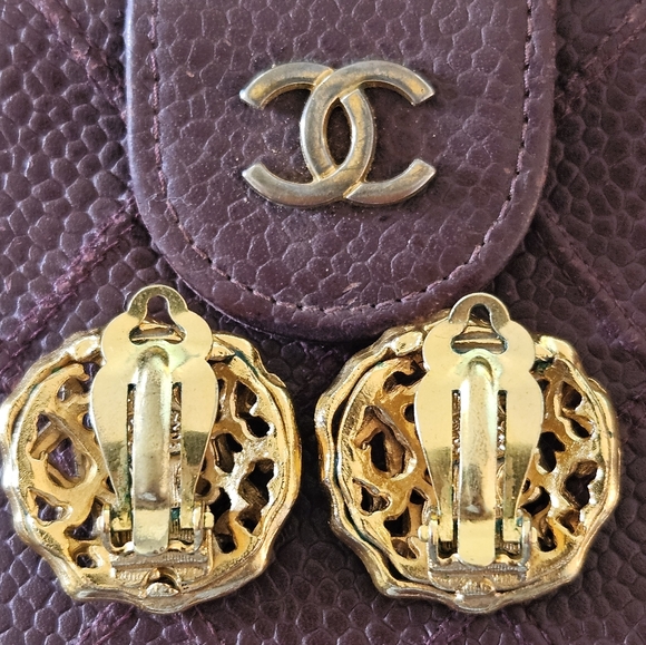 Chanel CC Logo Cut-Out Gold Plated Clip-on Vintage Earrings - Picture 5 of 7